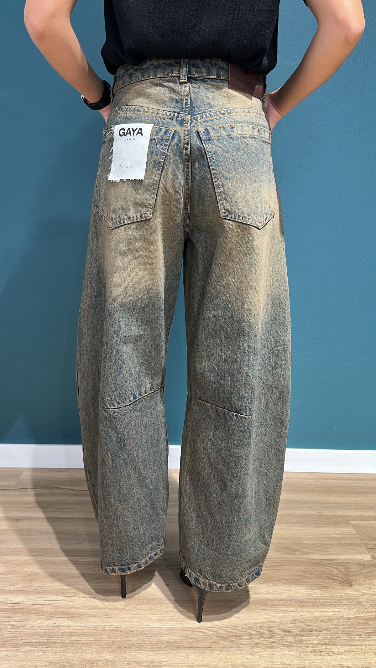 JEANS GAYA MODELLO BARREL - DENIM EFFETTO SABBIATO - SOUVENIR