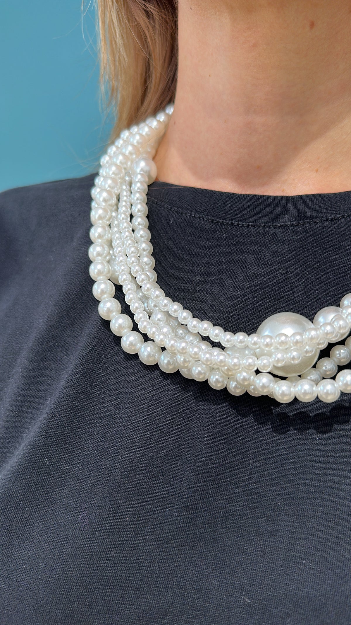 COLLANA CORTA MULTIFILI CON PERLE