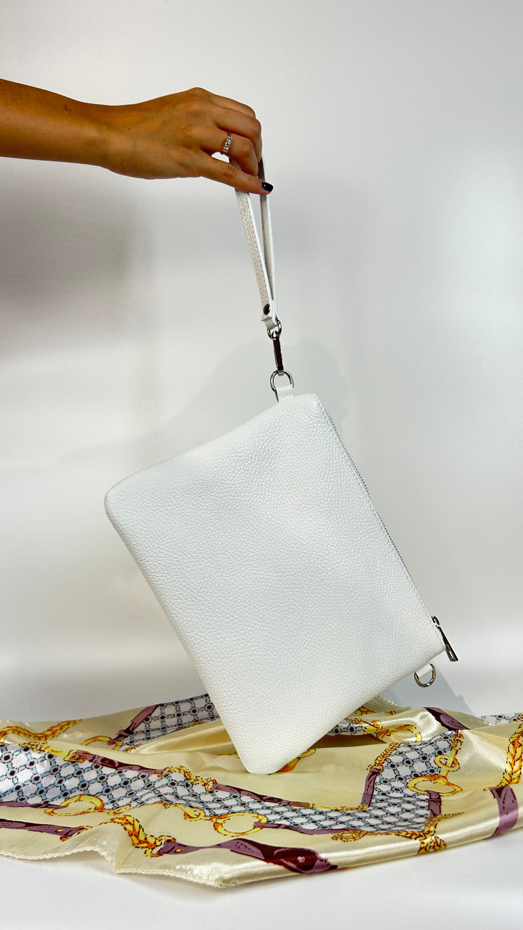 POCHETTE IN VERA PELLE MARTELLATA