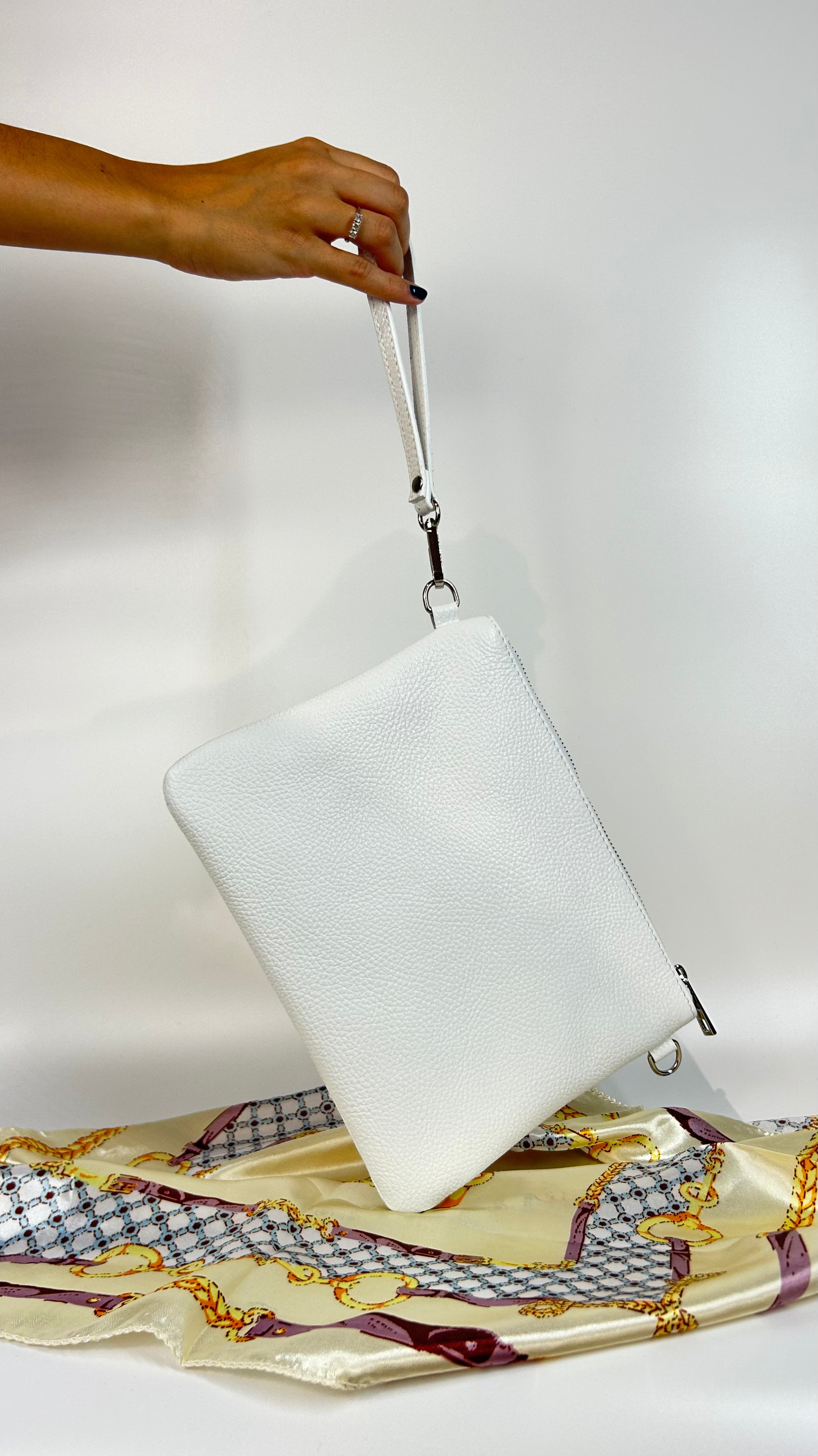 POCHETTE IN VERA PELLE MARTELLATA
