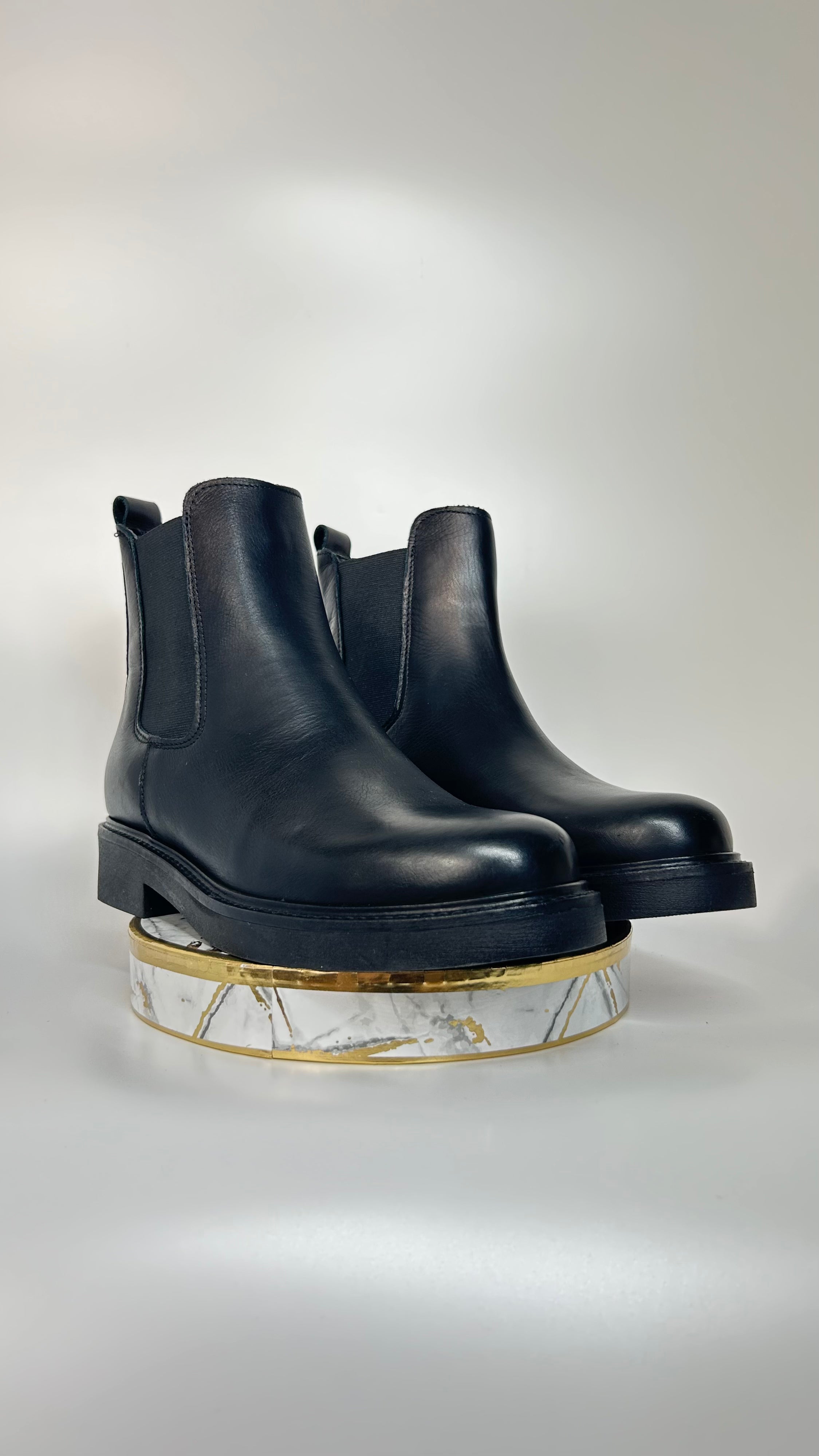 CHELSEA BOOTS - NERO - VERA PELLE - LATIKA