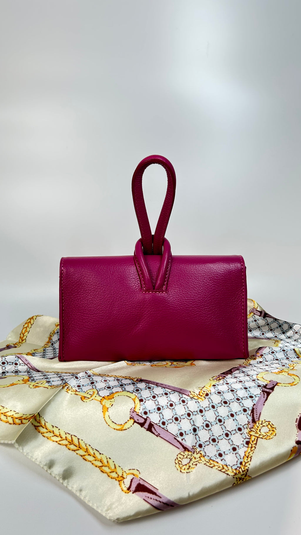 POCHETTE CON NODO IN VERA PELLE MARTELLATA - FUCSIA