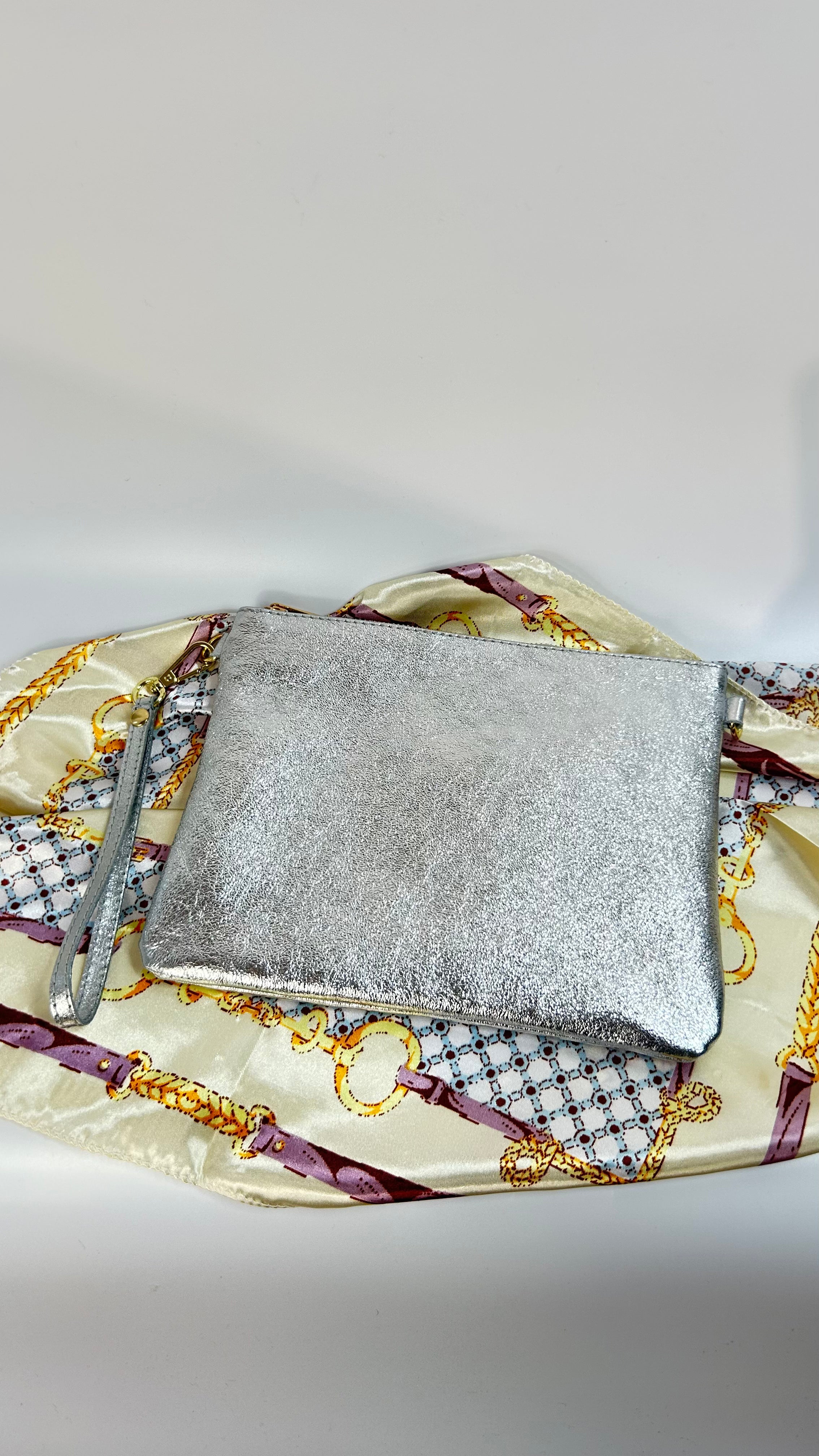 POCHETTE LAMINATA IN VERA PELLE ARGENTO