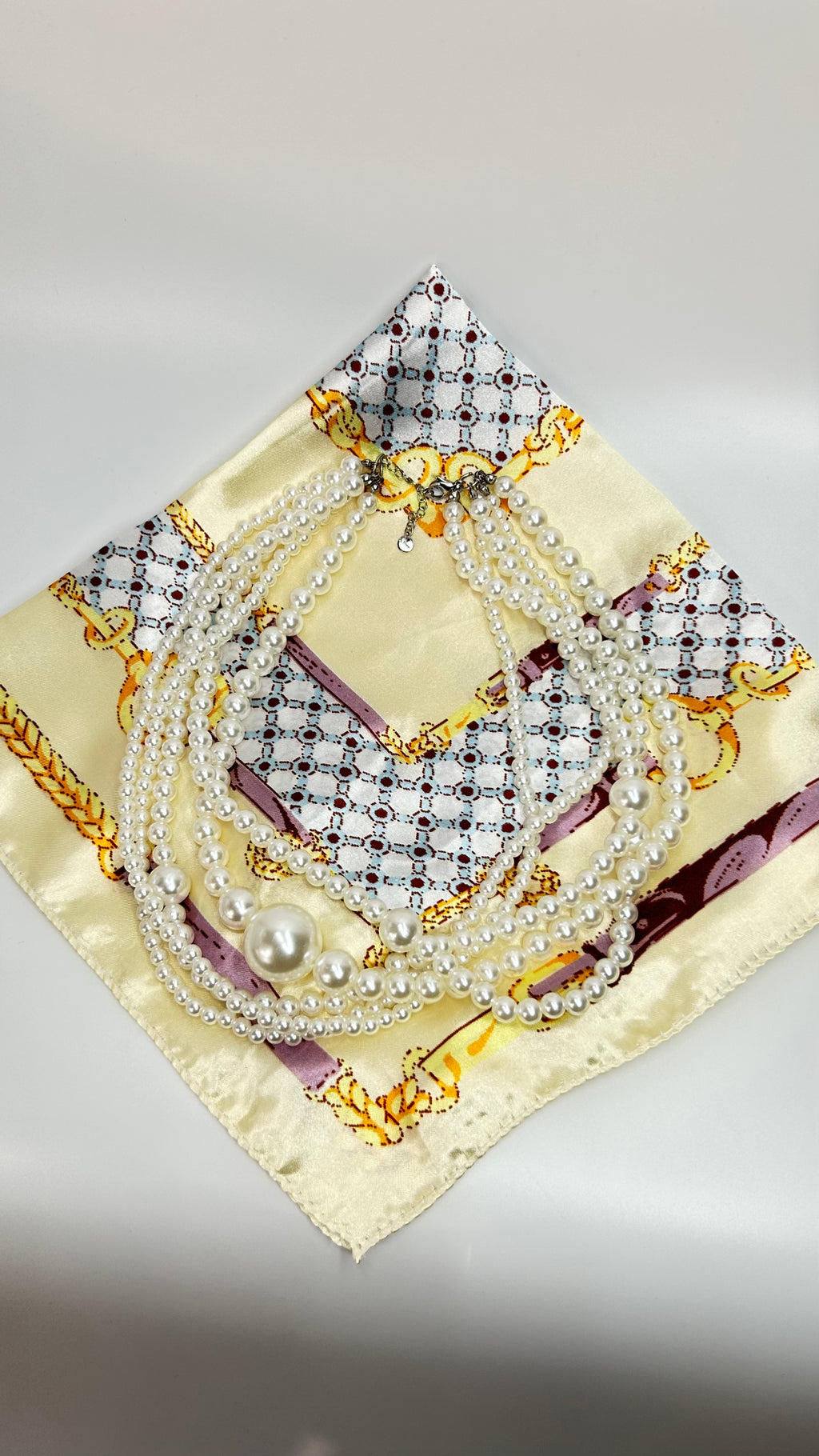COLLANA CORTA MULTIFILI CON PERLE